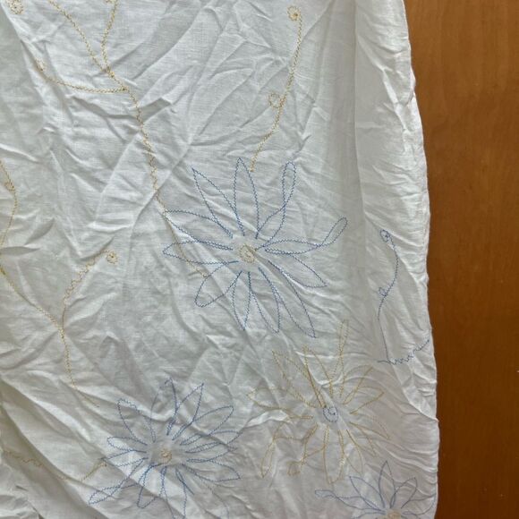 Willi Smith linen White Pencil Skirt with embroidered Blue Floral Design - Picture 2 of 7